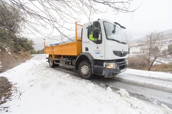Maquinaria del plan invernal de carreteras de Diputación.