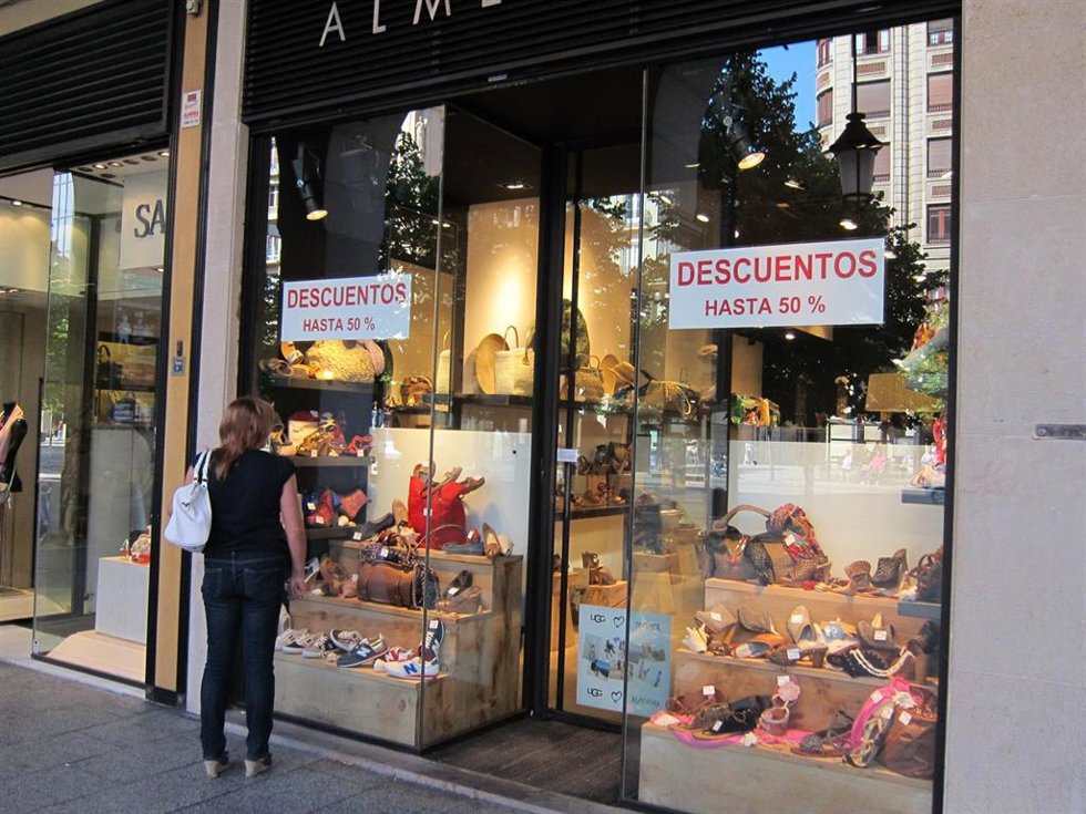 Archivo - Rebajas en Zaragoza.