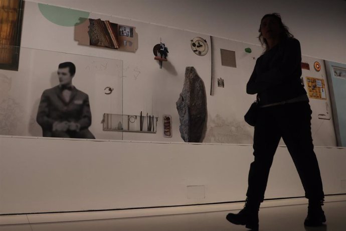Obra de Ilit Azoulay en la exposición 'Visiones expandidas. Fotografía y experimentación', en CaixaForum, a 11 de diciembre de 2022, en Madrid (España). 