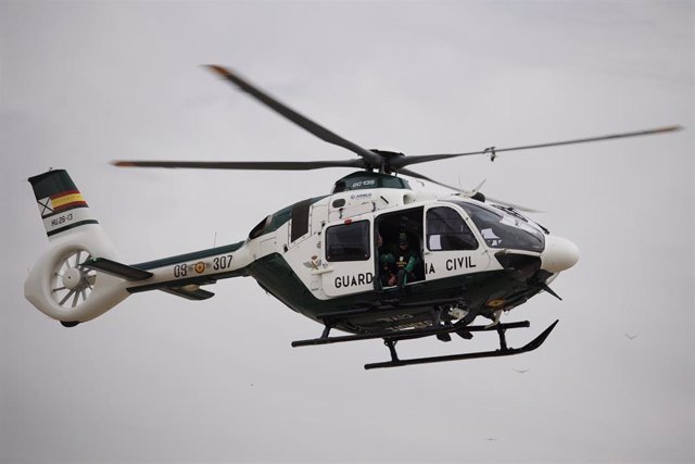 Archivo - Un helicóptero de la Guardia Civil 