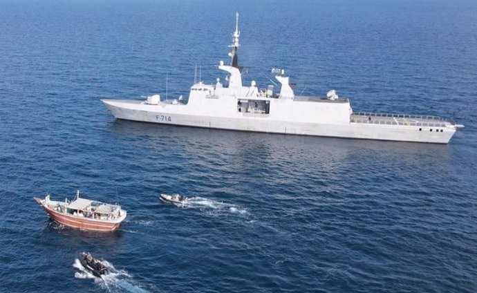 La fragata francesa 'Guépratte' intercepta un dhow con resina de cannabis y heroína cerca del estrecho de Ormuz