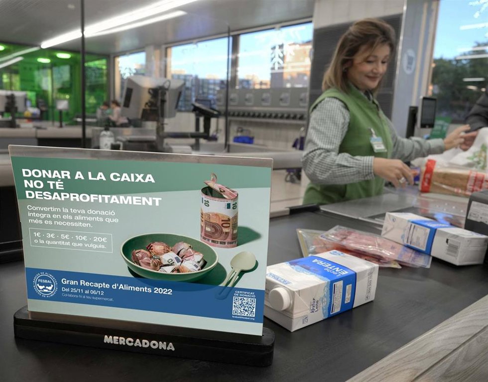 Archivo - Caja de una tienda de Mercadona durante la Gran Recaudación 2022