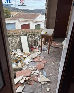 Daños causados por la explosión de una bombona de butano en una vivienda de Villanueva de Tapia