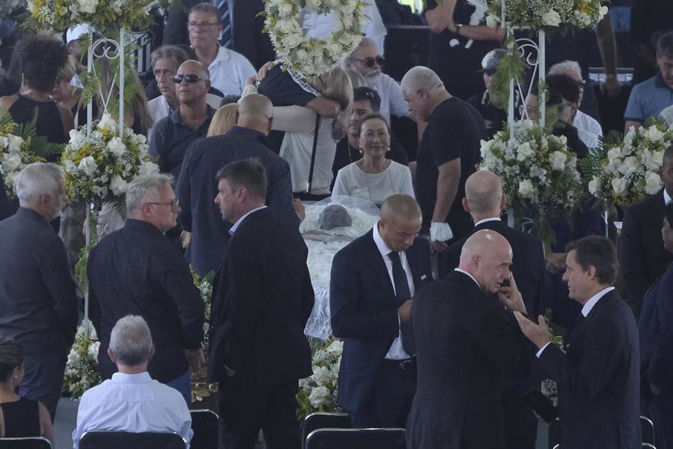 Archivo - Gianni Infantino en la capilla ardiente de Pelé