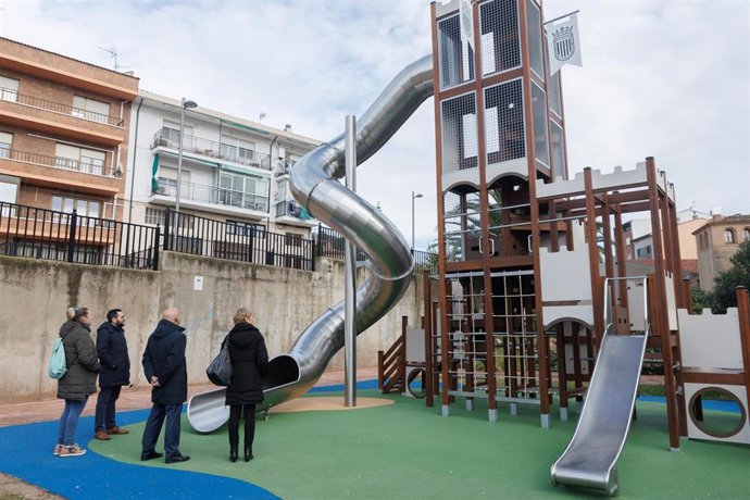 Imagen del parque infantil reformado en Viana.