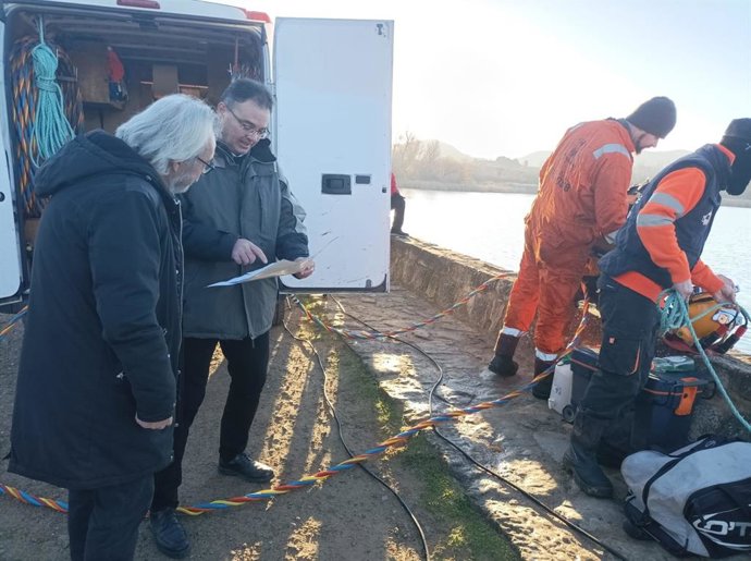 Ayuntamiento realiza operaciones de buceo en presa de La Grajera para mantenimiento de instalaciones de electrobombeo
