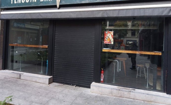 Archivo - Bar cerrado, en una imagen de archivo.