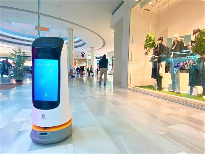 Robot en el centro comercial El Faro