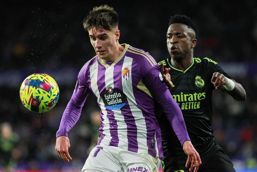 El delantero Vinicius Júnior, del Real Madrid, en el partido de LaLiga Santander contra el Real Valladolid en el Nuevo Zorrilla, donde algunos aficionados profirieron insultos racistas contra él.