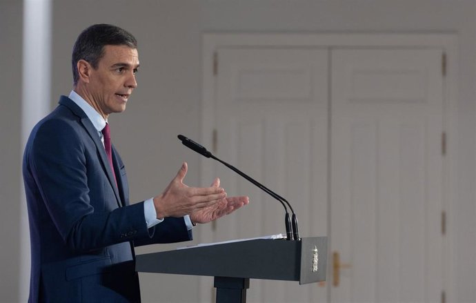 El presidente del Gobierno, Pedro Sánchez, comparece en rueda de prensa tras el último Consejo de Ministros, en el Complejo de la Moncloa, a 27 de diciembre de 2022, en Madrid (España). 