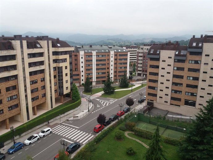 Archivo - Viviendas de Oviedo en la zona de Montecerrao.