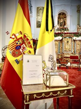 Solideo usado por el papa emértito, Benedicto XVI, donado al Cabildo Catedral de Huelva por monseñor Georg Gnswein.