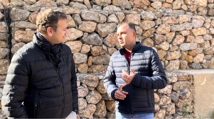 Imagen del concejal Marco Antonio Fernández y el alcalde pedáneo David Campoy