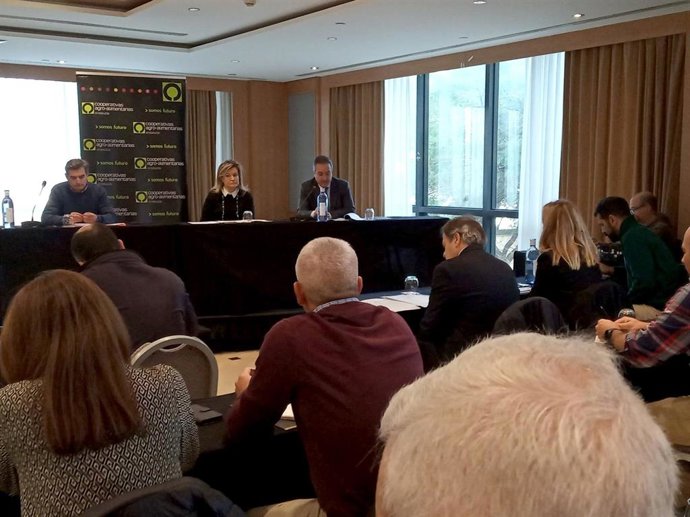 Np Capadr  La Junta Muestra Su Apoyo A Los Apicultores Con Un Plan Adaptado A Las Necesidades Del Sector