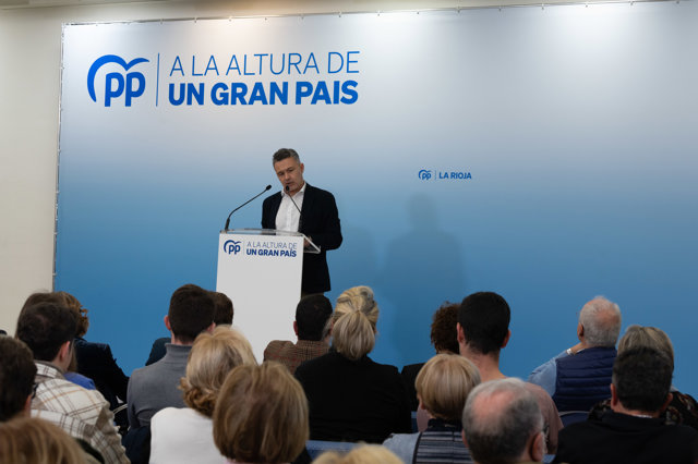 El alcalde de Madrid, José Luis Martínez-Almeida, interviene en un acto público en el Ayuntamiento de Logroño, a 3 de enero de 2023, en Logroño, La Rioja (España).