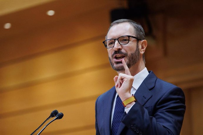 El portavoz del PP en el Senado, Javier Maroto, interviene durante una sesión plenaria en el Senado, en Madrid (España).