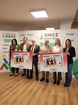 Presentación del el cupón de la ONCE del domingo 8 de enero, protagonizado por la Carolina.