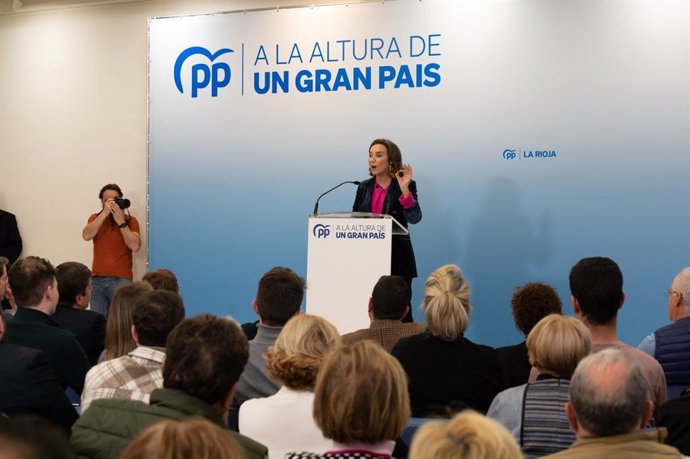La secretaría general del PP, Cuca Gamarra, en un acto público en Logroño para arropar al candidato del PP a la alcaldía de Logroño, Conrado Escobar, con presencia del alcalde de Madrid, José Luis Martínez-Almeida