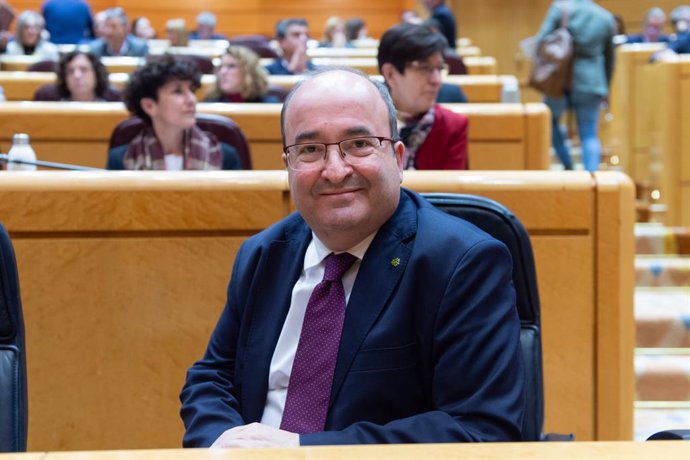 El ministro de Cultura y Deporte, Miquel Iceta, durante una sesión plenaria en el Senado, a 20 de diciembre de 2022, en Madrid (España). El Senado tramita en esta sesión de forma definitiva el Proyecto de Ley de Presupuestos Generales del Estado para el