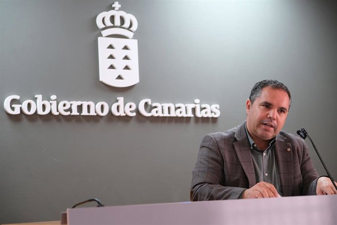 Archivo - El viceconsejero de Empleo del Gobierno de Canarias, Gustavo Santana, valora los datos del paro correspondientes a 2022