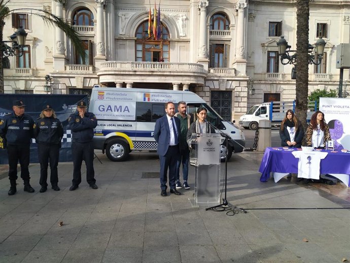 Archivo - Presentación de puntos violeta para la fiesta de Noche Vieja en la plaza del Ayuntamiento de Valncia