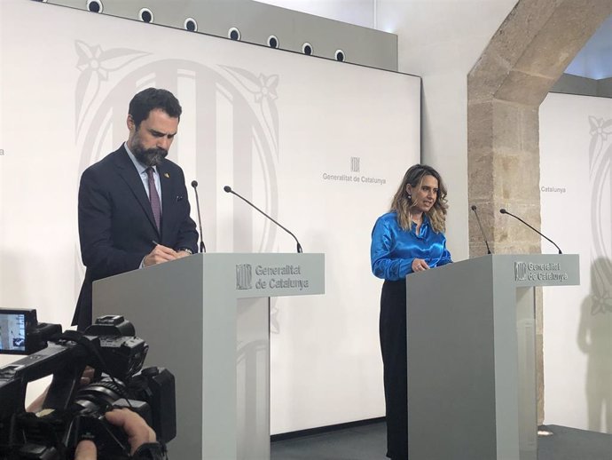 El conseller Roger Torrent y la portavoz del Govern, Patrícia Plaja, en rueda de prensa.