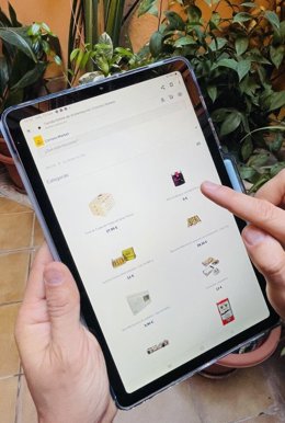 Archivo - Más de 200 empresas andaluzas no pagan comisiones por vender en Correos Market