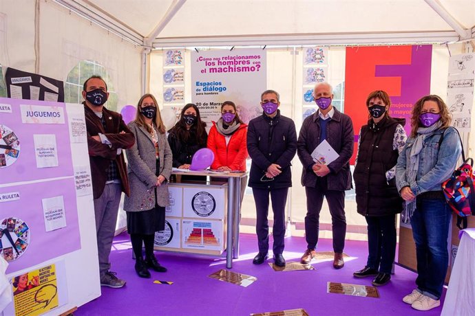 Archivo - La campaña contra las agresiones sexistas comienza con la instalación de un Punto Violeta en el campus de la Universidad de La Rioja