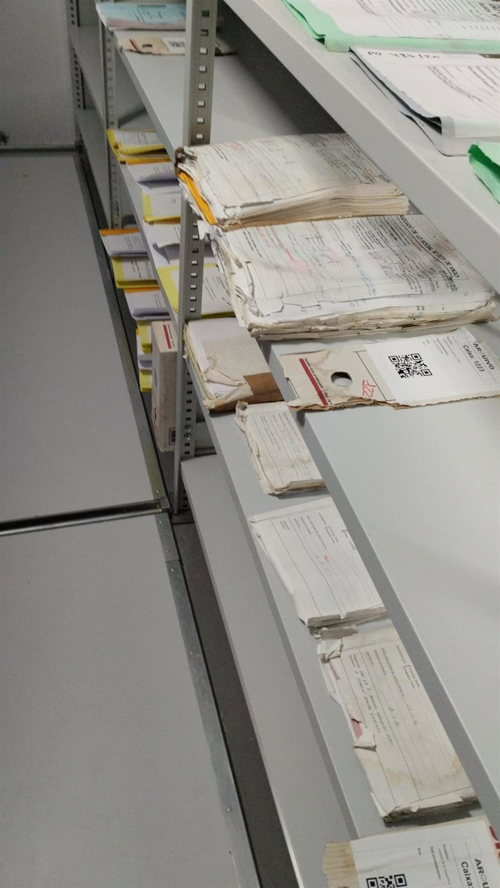 Expedientes de la Ciudad de la Justicia de Vigo dañados por una filtración de agua