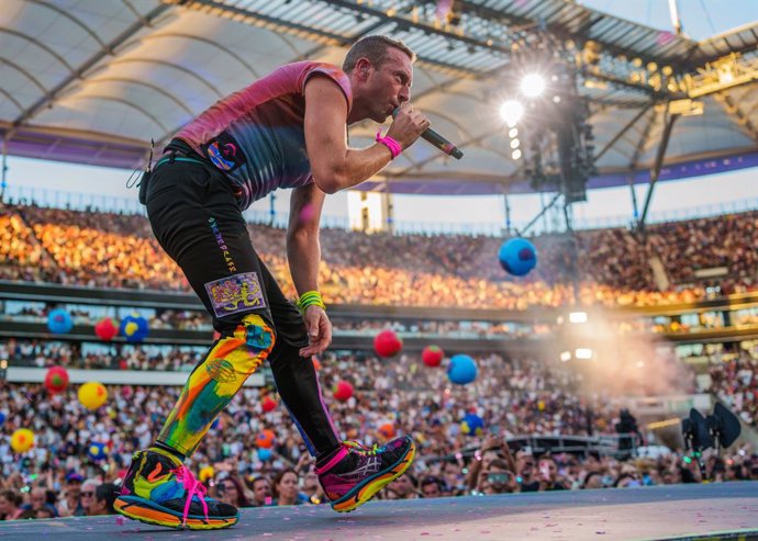 Archivo - 02 July 2022, Hessen, Frankfurt/Main: British Singer and songwriter Chris Martin performs on stage during the Coldplay band concert in the "Deutsche Bank Park". Photo: Andreas Arnold/dpa