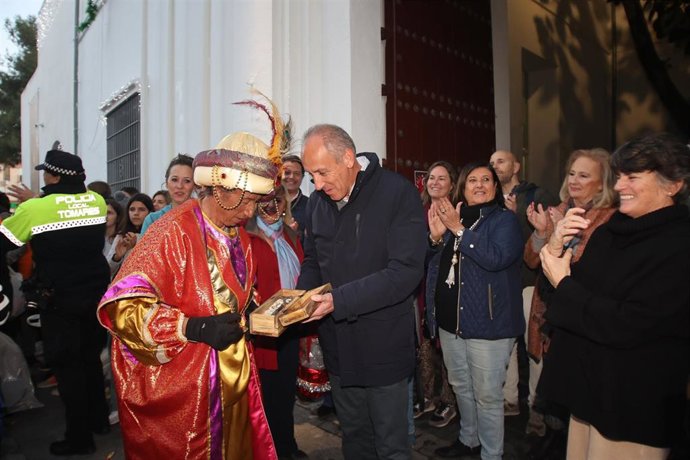 El Heraldo Real de Tomares recoge las llaves de la localidad