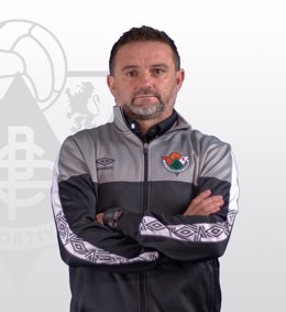 El entrenador del CP Cacereño, Julio Cobos.