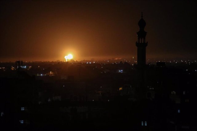Imagen de archivo de un ataque israelí en Gaza tras el lanzamiento de un cohete contra la zona fronteriza horas antes