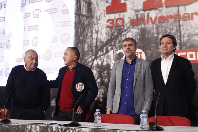 Archivo - De izquierda a derecha: el exsecretario general de UGT, Nicolás Redondo; el actual líder de UGT, Pepe Álvarez; el secretario general de CCOO, Unai Sordo; y el exsecretario general de CCOO, Antonio Gutiérrez, en una imagen de archivo  