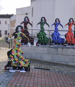 Imágenes de 'La Faraona' colocadas a las puertas del futuro Museo de Lola Flores durante la presentación del proyecto en Jerez de la Frontera (Cádiz). Archivo