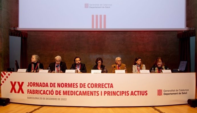 Mesa inaugural de la XX Jornada de normas de correcta fabricación de medicamentos y principios activos. En Barcelona (España), a 20 de diciembre de 2022.