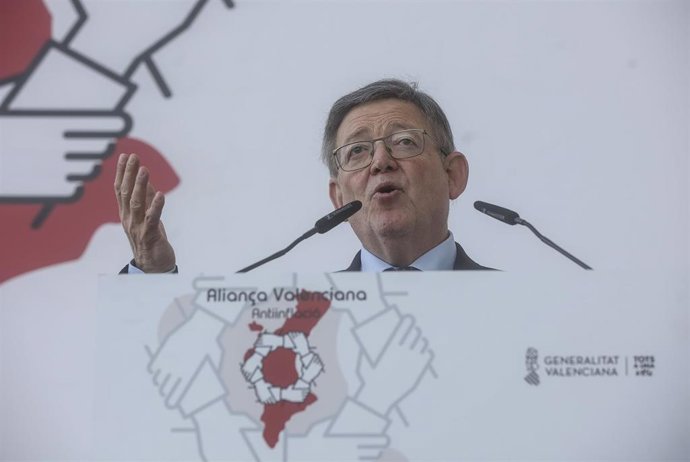 Archivo - El 'president' de la Generalitat, Ximo Puig, interviene en una cumbre