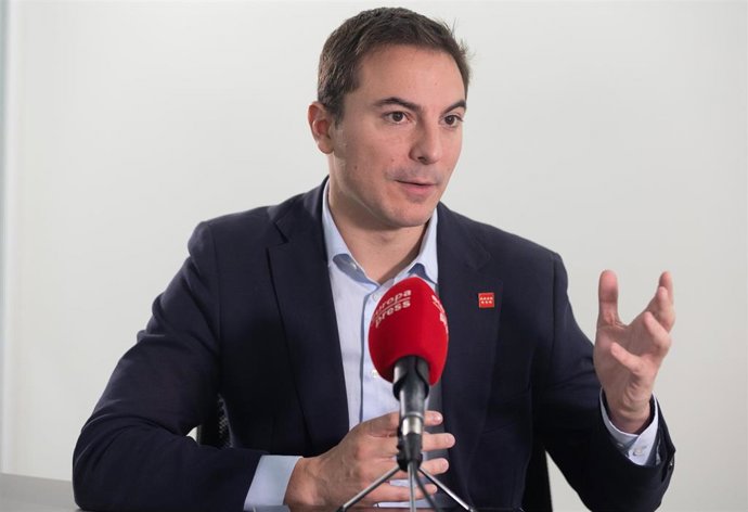 El secretario general del PSOE de Madrid, Juan Lobato, durante una entrevista de Europa Press.