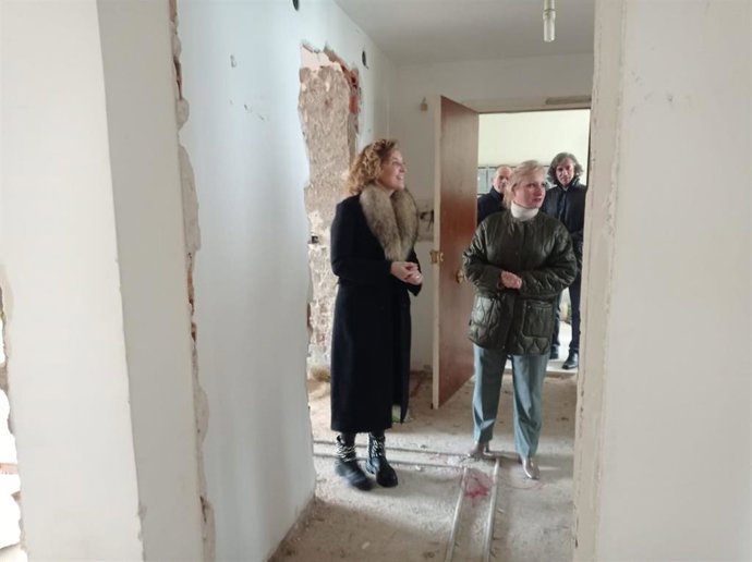 María Pardo y Leticia García, durante la visita.