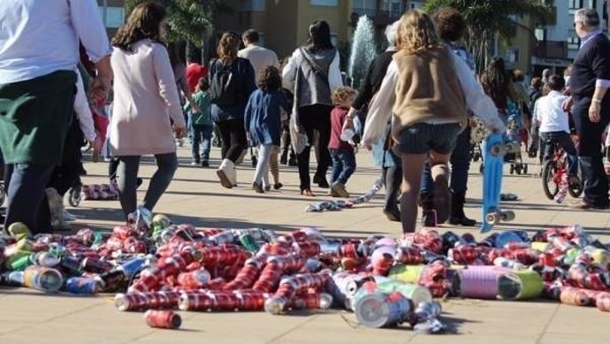 Archivo - Arrastre de latas en Algeciras