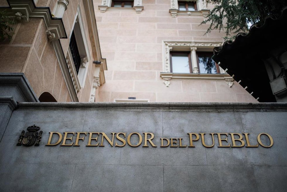 Fachada de la sede del Defensor del Pueblo, en una imagen de archivo.
