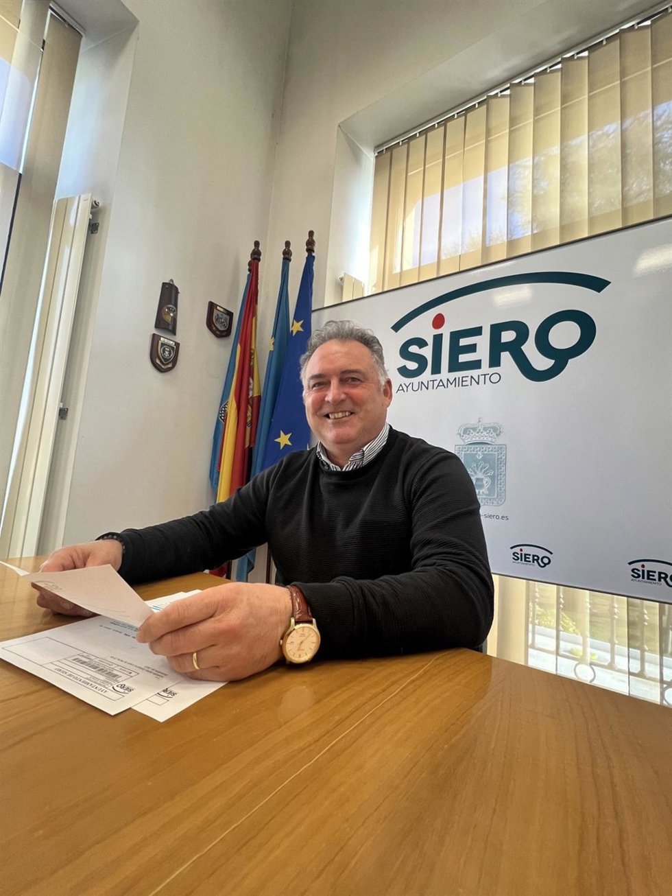 El concejal de Infraestructuras en el Medio Rural, Desarrollo Agrario y Ganadero, Zonas Verdes y áreas de esparcimiento, y Bienestar Animal de Siero, Alejandro Villa.