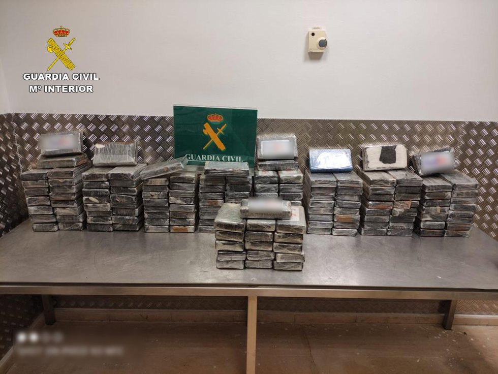 Archivo - Drogas intervendidas en el aeropuerto Adolfo Suárez Madrid-Barajas