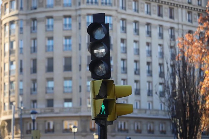 Paso de cebra con semáforo acústico