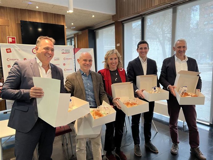 La Escuela de Cocina dona a Cruz Roja 50 roscones para colectivos vulnerables