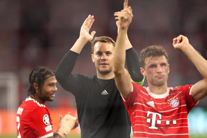 Archivo - Manuel Neuer y Thomas Mueller en el partido de la Liga de Campeones del Bayern de Múnich contra el FC Barcelona en el Allianz Arena el pasado septiembre de 2022.