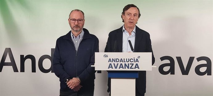 Luis Rogelio Rodríguez-Comendador y Rafael Hernando, en rueda de prensa