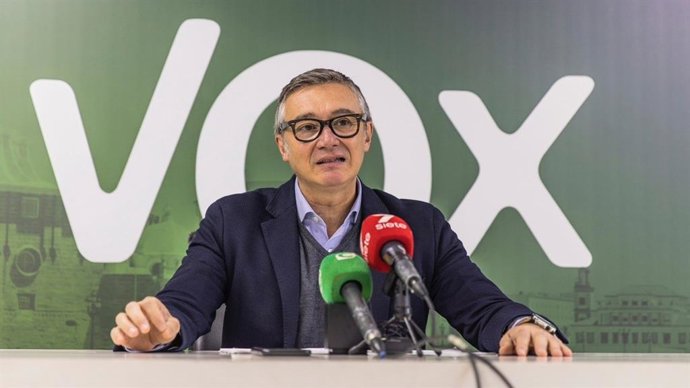 El portavoz de Vox en el Parlamento de Andalucía, Manuel Gavira, en rueda de prensa