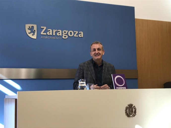 Archivo - El portavoz del grupo municipal de Podemos en el Ayuntamiento de Zaragoza, Fernando Rivarés