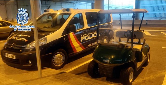 Nota De Prensa: "La Policía Nacional Detiene A Un Varón Que Sustrajo Un Carrito Del Campo De Golf Con El Que Fue Circulando Hasta El Aeropuerto"